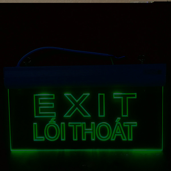 Đèn Exit thoát hiểm gắn tường trong khu vực hành lang