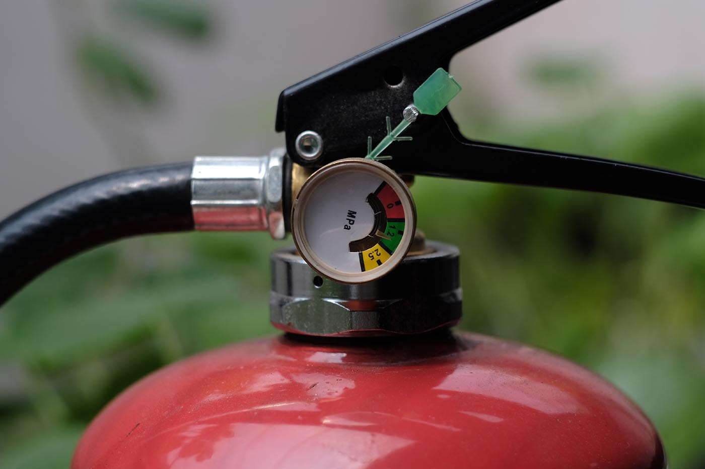 Cách kiểm tra đồng hồ áp suất bình chữa cháy bột ABC