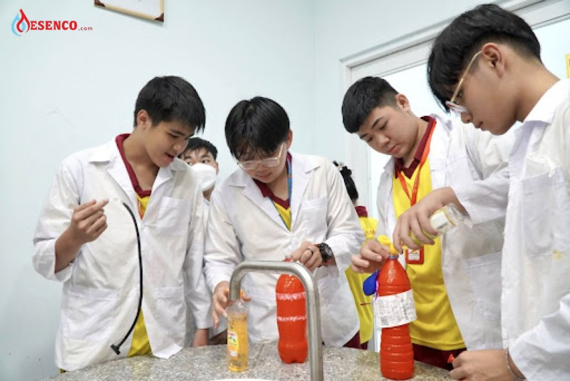 Tự chế tạo bình chữa cháy mini giúp bạn học hỏi và hiểu rõ hơn về PCCC